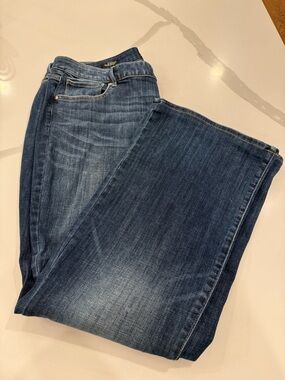 WHBM Midrise Slim Boot Everyday Soft. Curvy Fit. Size 18. Dark Wash. Guc.